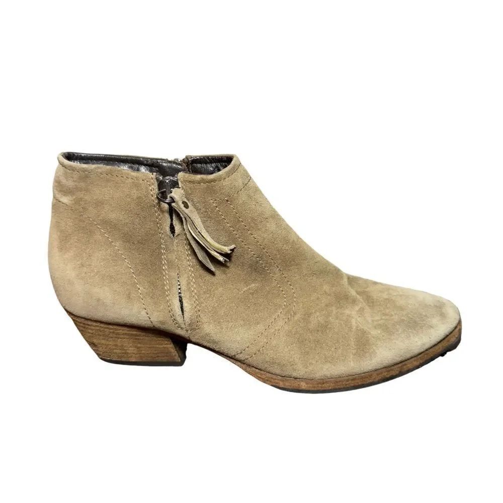 Women’s aquatalla booties size 6.5